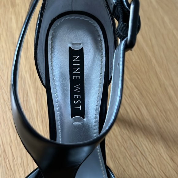 NINE WEST Black Leather Stiletto - Picture 8 of 11